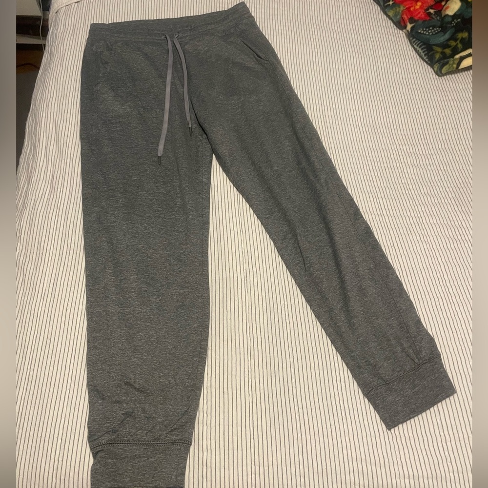 american eagle joggers